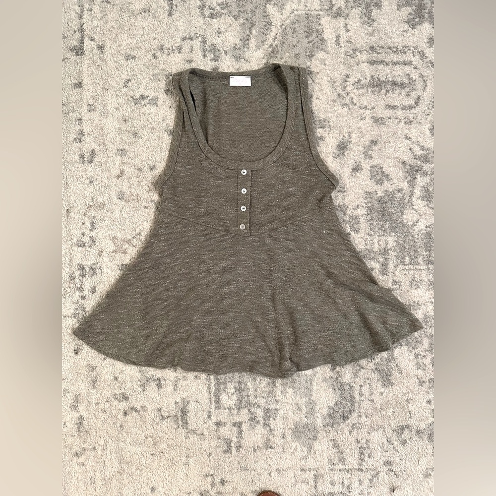 NWOT. Pink Lily, DARLING YOU'RE DIFFERENT OLIVE KNIT HENLEY TANK TOP, Medium